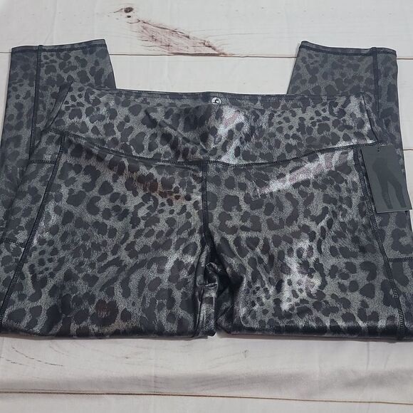 𝅺plus Size LegEnd High Waisted Leopard Shine Metalic Legging with Pockets - Picture 1 of 7